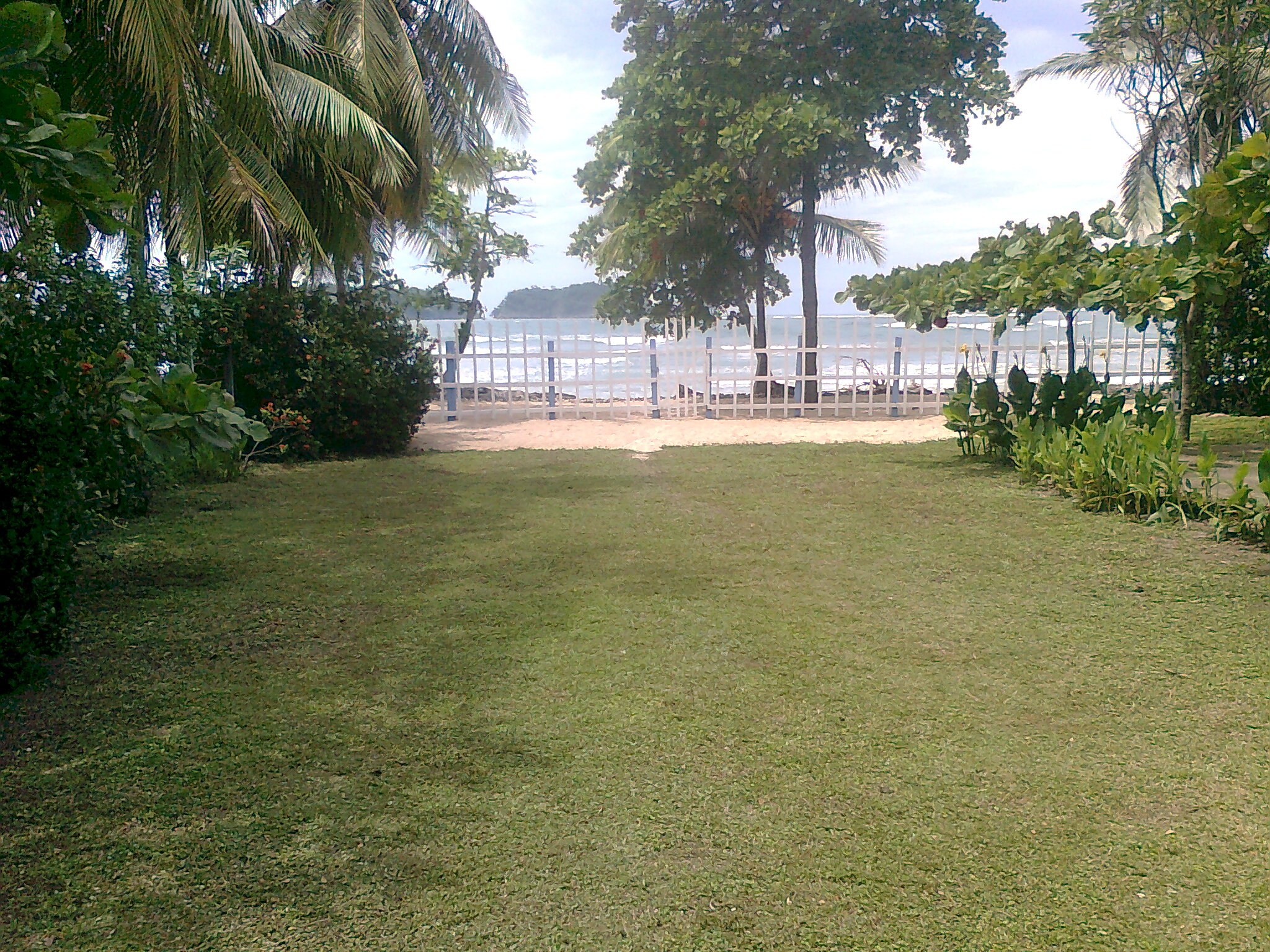 6000 &#8211; Maybe the last true beachfront lot around!